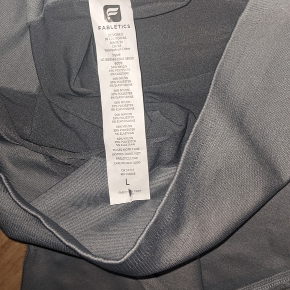 Fabletics high-waisted seamless leggings in grey zebra size Large - Picture 5 of 7